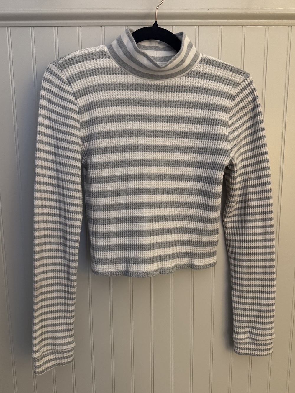 aerie Striped Mock Neck Sweater in Gray & White Size Large